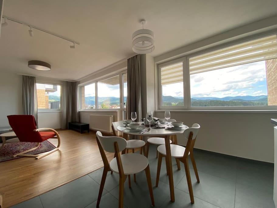 דירות באנסקה ביסטריצה New Flat With A Mountain View, Garage Parking מראה חיצוני תמונה
